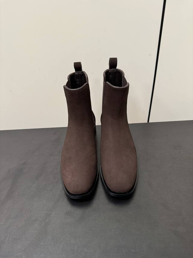 Therow 2024 ｜秋冬新品方头切尔西短靴 极简进口小牛皮切尔西 高级感满满 极简设计 摒弃繁琐 以流畅线条勾勒出优雅轮廓 简约而不简单 切尔西短靴款式